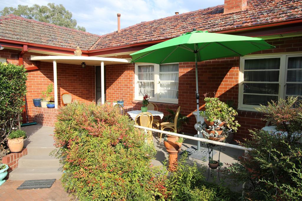 The Evergreen Bed And Breakfast Canberra Esterno foto